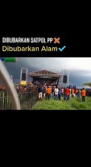 Detik detik konser dangdut dibubarkan angin yang sangat kencang