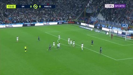 Messi confronted by Marseille pitch invader