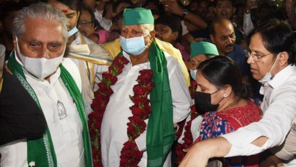 Rift in Lalu's family, Tej Pratap sits on a dharna in Patna