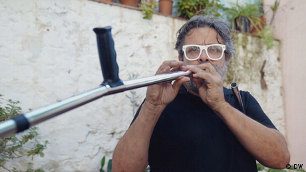 Pfeif drauf: Flöten aus Krücken und Rädern