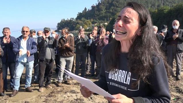 Evi alev alev yandı, yine de vazgeçmedi! Çevreci ressam, gözyaşları içinde basın açıklaması yaptı