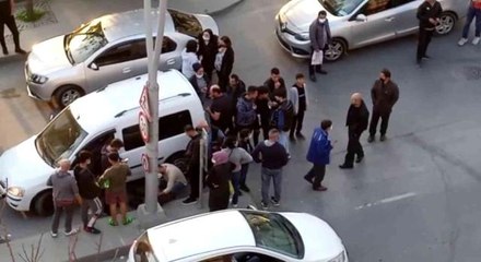 Sultangazi'de yolun karşısına geçen yaşlı adama otomobil çarptı