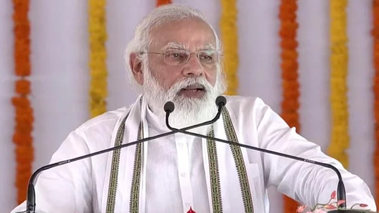 People raised "Modi-Modi" as soon as PM reached...