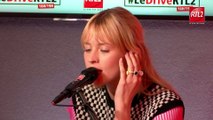 PÉPITE - Angèle en live et en interview dans #LeDriveRTL2 (22/10/21)
