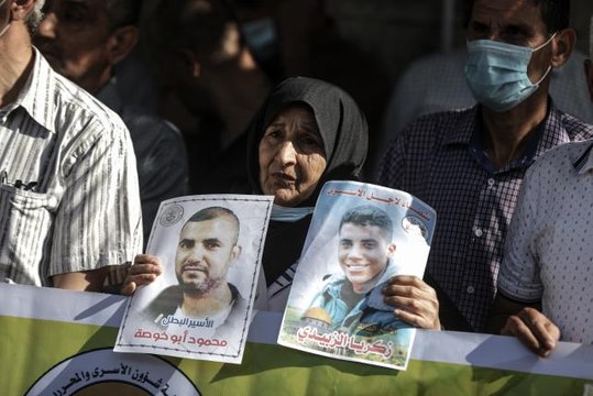 Gazzelilerden İsrail hapishanesinde açlık grevi yapan Filistinli tutuklulara destek gösterisi