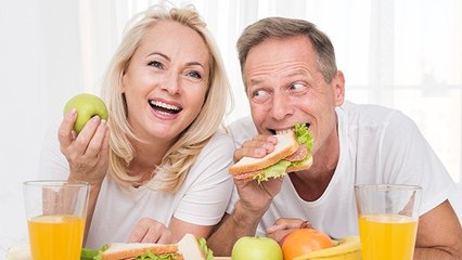 Alpukat hingga Kacang Brasil, Ini 5 Makanan yang Baik Dikonsumsi saat Memasuki Usia 50-an