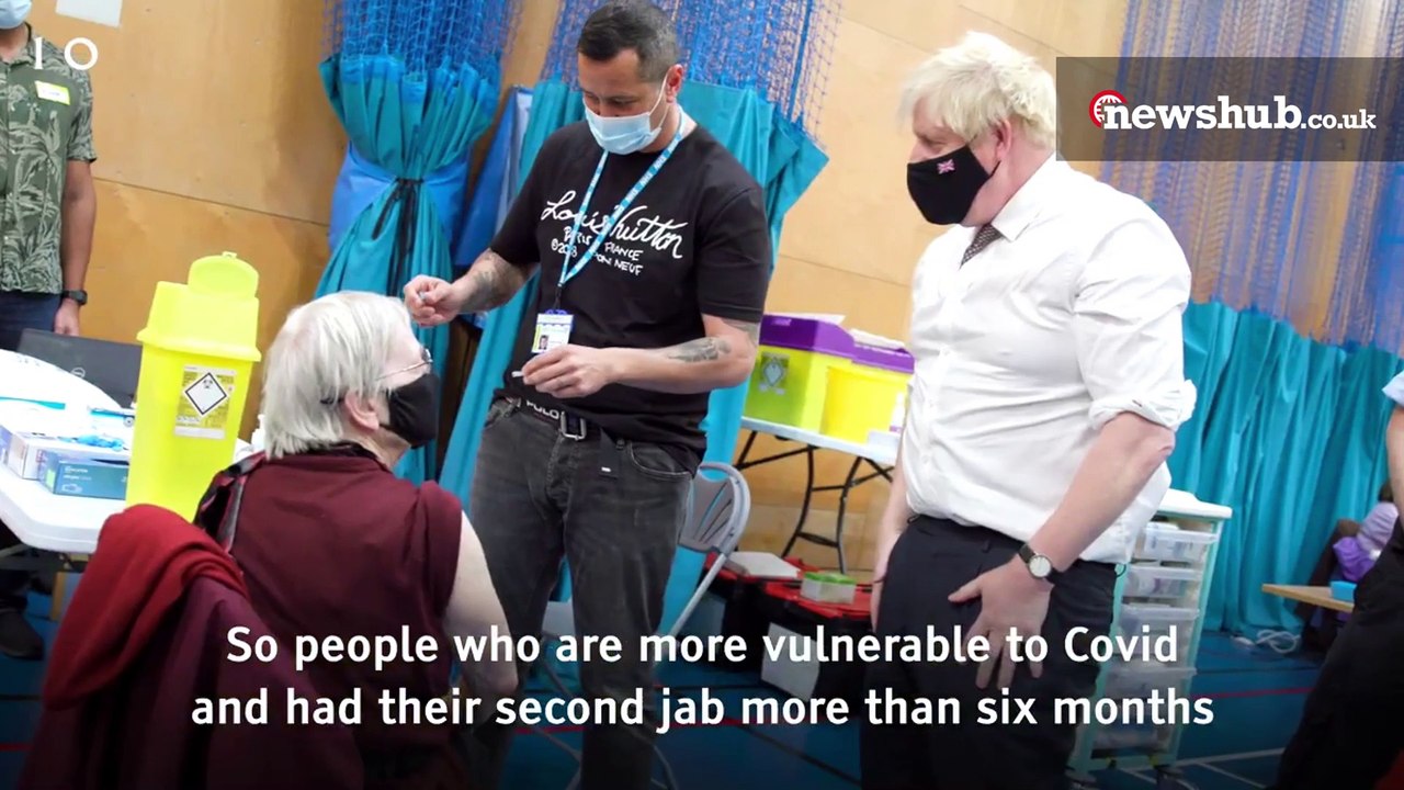 Boris Johnson, Booster message on vaccine visit