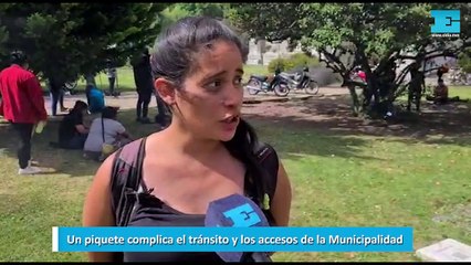 Un piquete complica el tránsito y los accesos de la Municipalidad