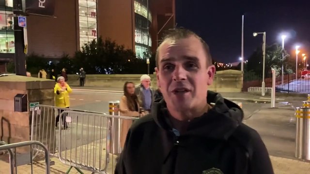 Manchester Utd fans react to the team's 0-5 defeat at Old Trafford to Liverpool - Should Ole Gunnar Solskjær go?