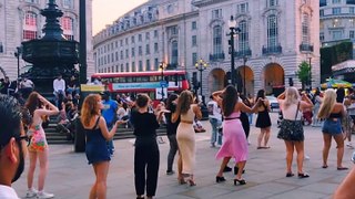 Girls dancing in the streets of London, at the top of magnificence