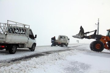 SAHARA GEÇİDİ'NDE KAR VE TİPİ ETKİLİ