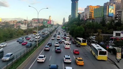 Akşam saatlerinde trafikte yoğunluk yaşanıyor