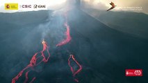 Imágenes aéreas de las coladas del volcán de La Palma tras la apertura de una nueva boca eruptiva