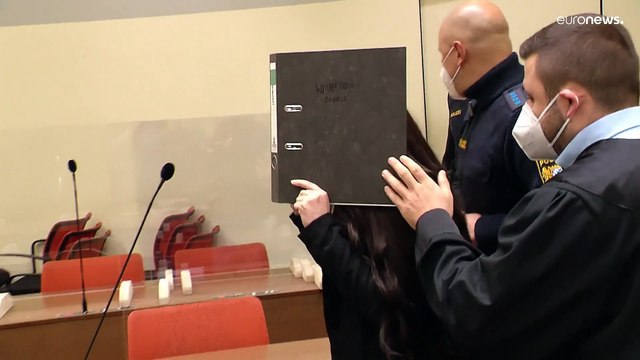 10 év börtön egy német nőnek, aki beállt az Iszlám Állam tagjai közé és megkínzott egy gyereket