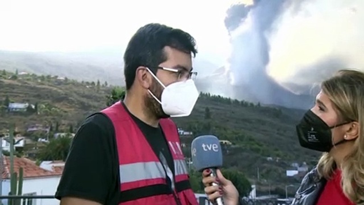 Nuevo derrumbe del cono del volcán de Cumbre Vieja que produce más desbordamientos de lava