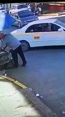 Cámara de seguridad captó sorprendente colisión entre motocicleta y turismo