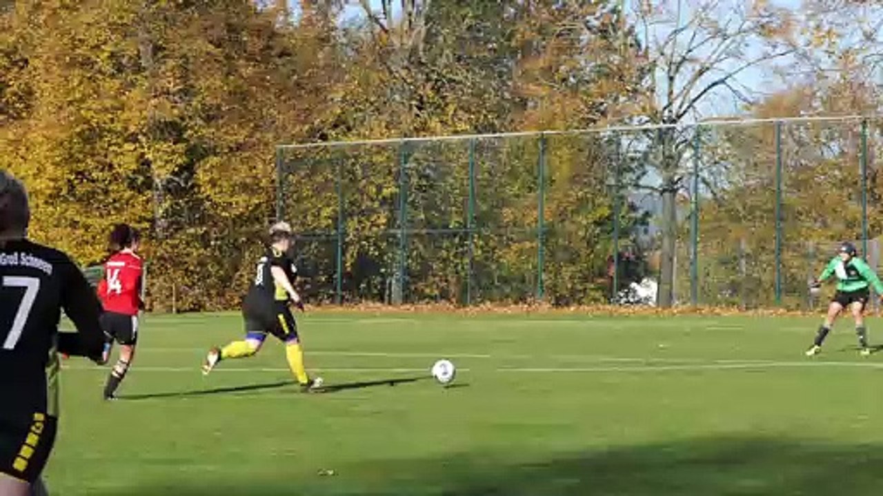 Das 1:0 für den TSV Groß Schneen gegen den TSV Nesselröden durch Julia Landahl