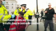 Londres : des manifestants pour le climat se collent les mains au sol