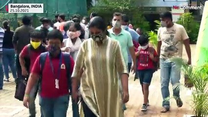 Après 18 mois de fermeture, les enfants de Bangalore de retour sur les bancs de l'école