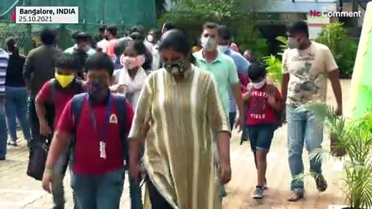 Après 18 mois de fermeture, les enfants de Bangalore de retour sur les bancs de l'école