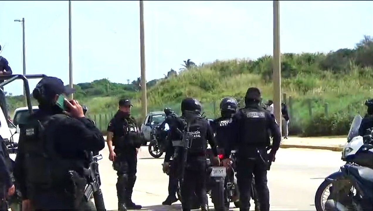 Derrapa MOTOPATRULLERO de la Estatal en el Malecón Costero de COATZACOALCOS