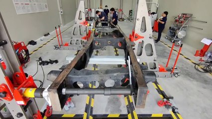 Truck frame accident repairing equipment _ Celette Mamouth