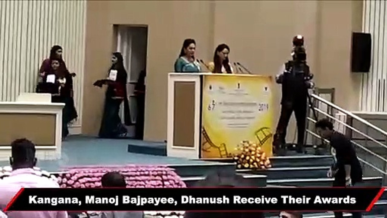 National Film Awards 2021 | Kangana, Manoj Bajpayee, Dhanush Pose As They Receive Best Actor Award