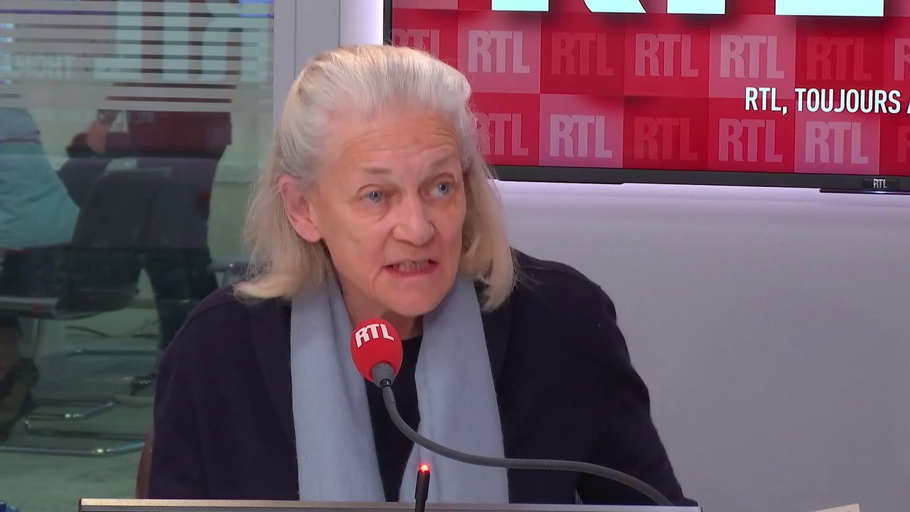 Élisabeth Badinter au micro de RTL