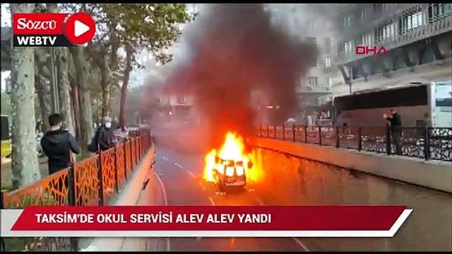 Taksim’de servis minibüsü alev alev yandı