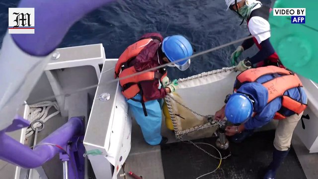Scientists comb Japanese waters to study microplastics