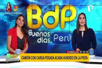Chorrillos: camión con carga pesada se hunde en la pista