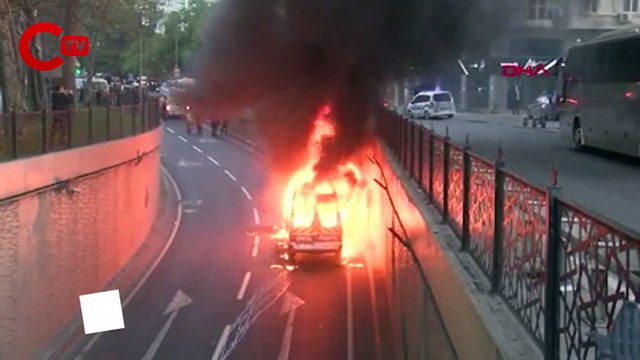 Şişli'de servis minibüsü alev alev yandı