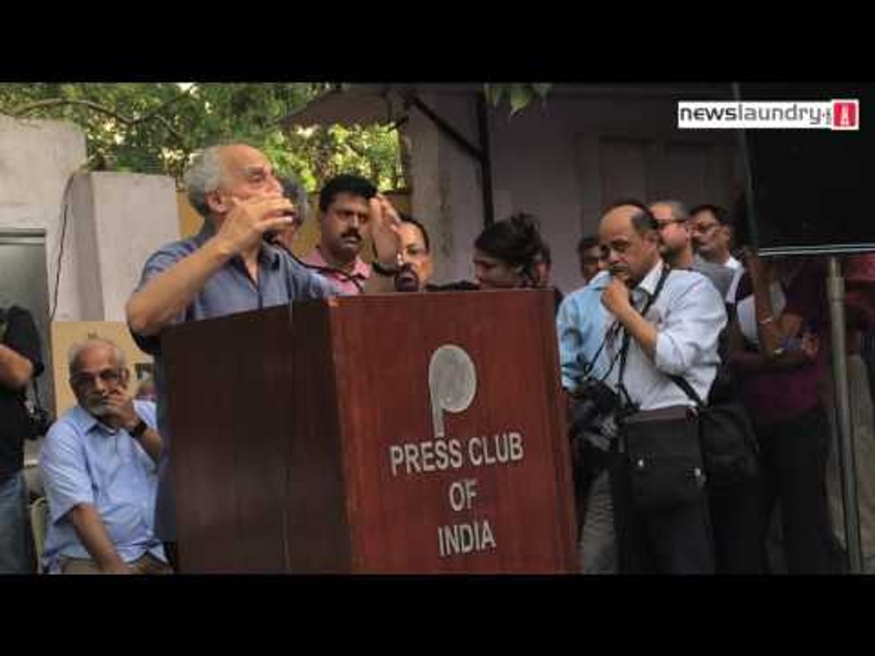Arun Shourie speaks at the journalist's protest at Press Club of India