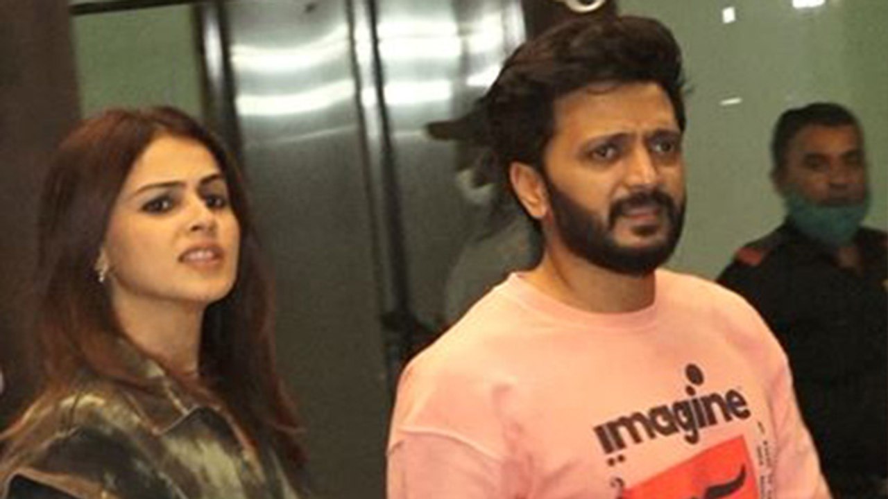 Genelia D'Souza और Riteish Deshmukh ने अपना relationship ऐसे किया Flaunt, Viral Video। FilmiBeat