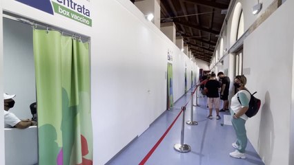 Sempre meno i nuovi vaccinati, verso terza dose under 60