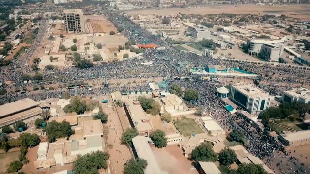 بعد قرارات البرهان.. إلى أين تتجه الأزمة السياسية بالسودان؟