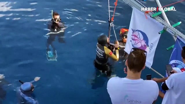 Şahika Ercümen 100 metreye dalarak dünya rekoru kırdı