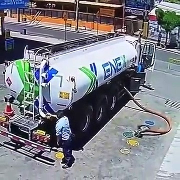 Il oublie le frein à main de son camion citerne au moment de recharger une station service !