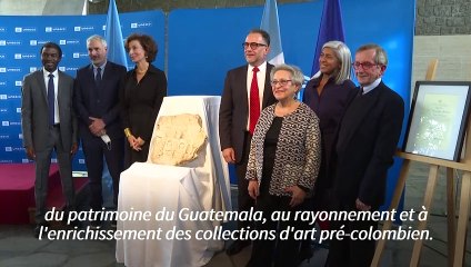 Paris: un fragment de stèle de l'ère maya restitué au Guatemala