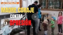 INTENTAN separar a una madre de sus hijos por no llevar el pasaporte Covid (y pasa esto)