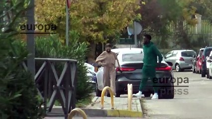 Julia Janeiro y su novio, Álex Balboa, acuden a un hospital