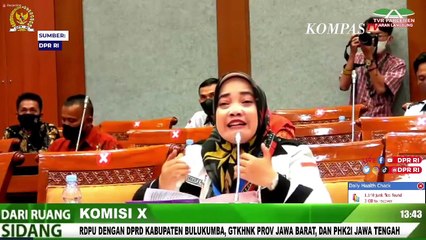 Kritik Nadiem, Guru Honorer Ini Menangis Saat Rapat di DPR