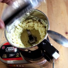 EXPERIMENT - 1000 Watt Powerful Mixer Grinder VS Garlic | Ideas Therapy