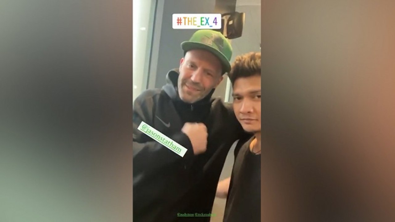 Saat Iko Uwais Ajak Jason Statham Sapa Penggemarnya di Indonesia