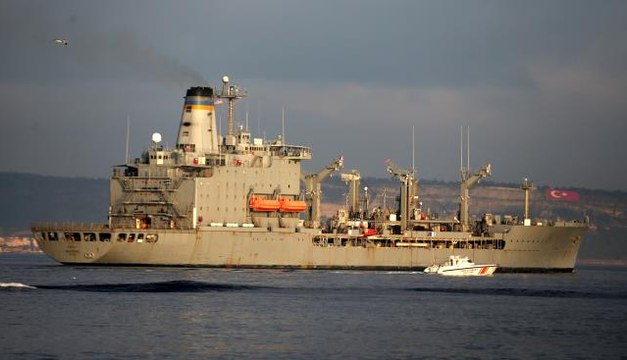 ÇANAKKALE - ABD donanmasına ait savaş gemisi Çanakkale Boğazı'ndan geçti