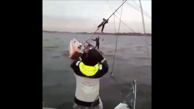 Voilà comment on fait passer un bateau à voile sous un pont