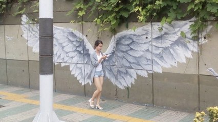 امرأة برأس حصان وكلب بيطلع نار.. صور أثارت الجدل بعد نشرها