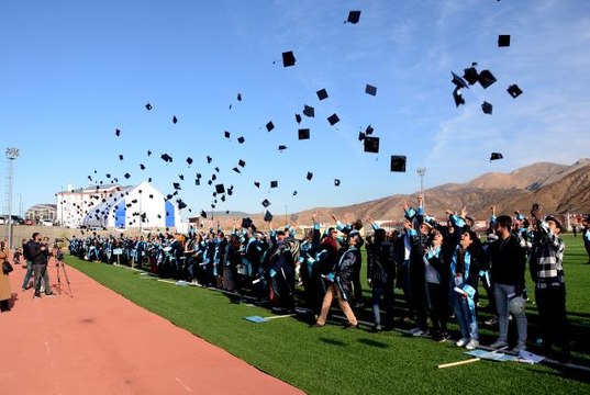 BEÜ'den geçen yıl mezun olan öğrenciler için tören düzenlendi