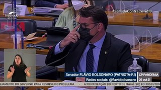 Flávio Bolsonaro: 'Senadores subiram nos caixões para fazer campanha'