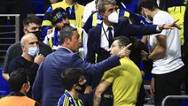 Ali Koç, Fenerbahçe Beko-Barcelona maçının ardından takımı protesto eden taraftarlarla tartıştı